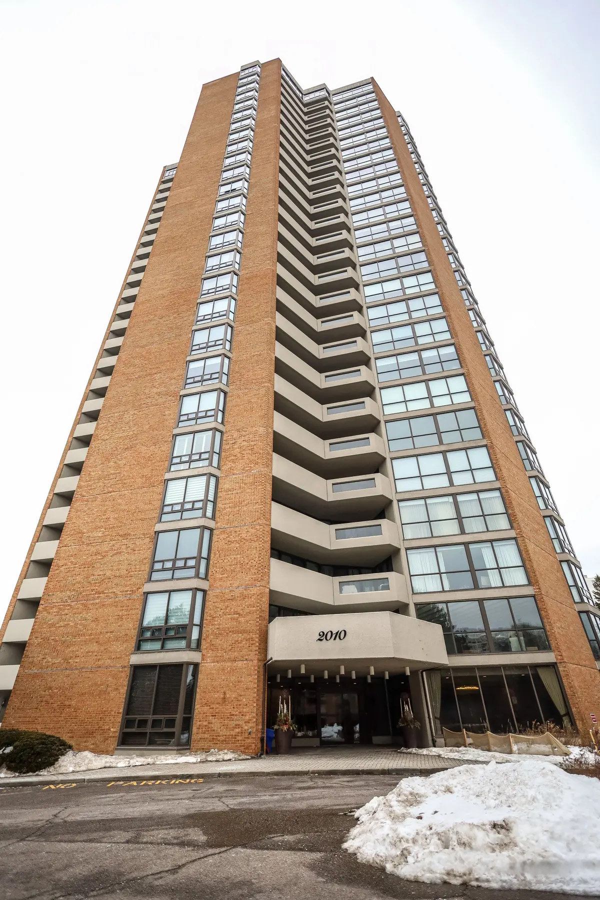 2010 Islington AVE #603, Toronto W09, ON M9P 3S8