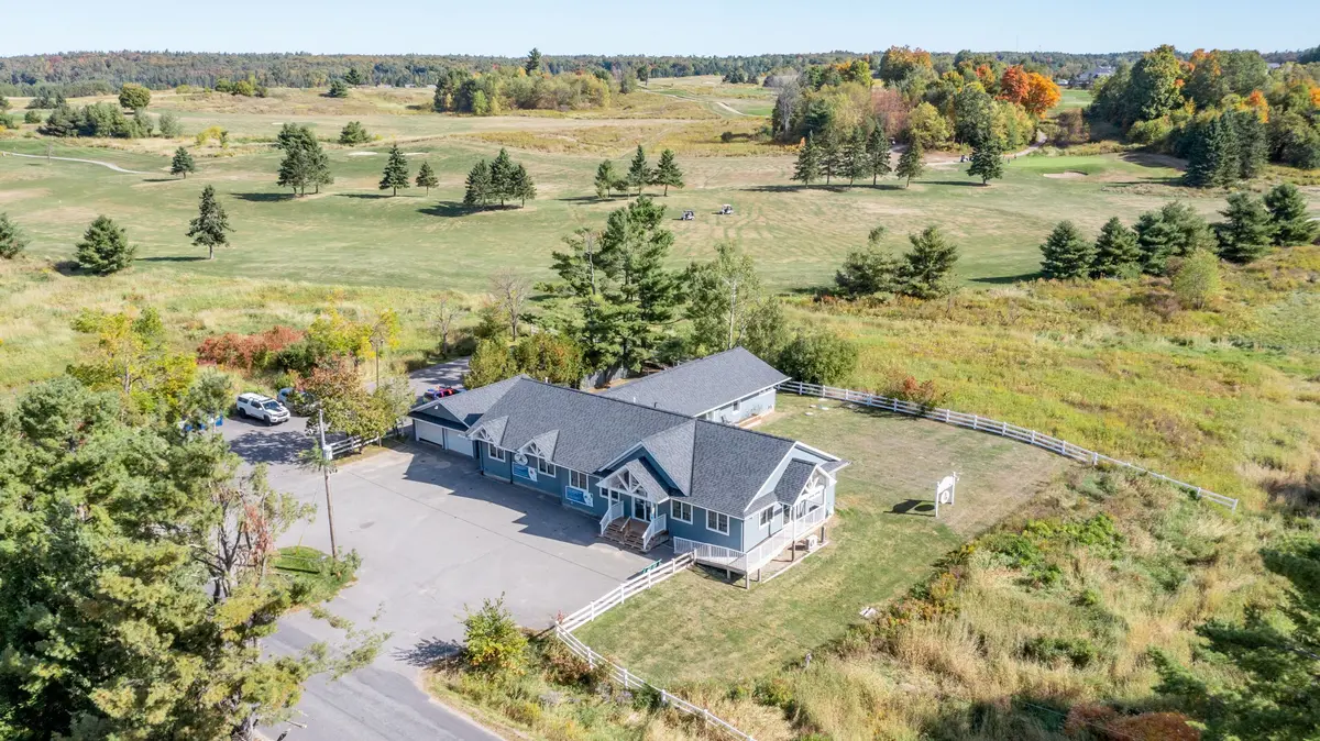 1008 South Monck DR, Bracebridge, ON P1L 1W8