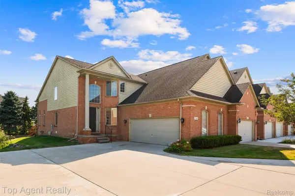 1066 Lorenzo CT, Troy, MI 48085