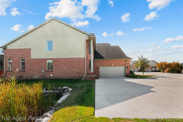 1066 Lorenzo CT, Troy, MI 48085