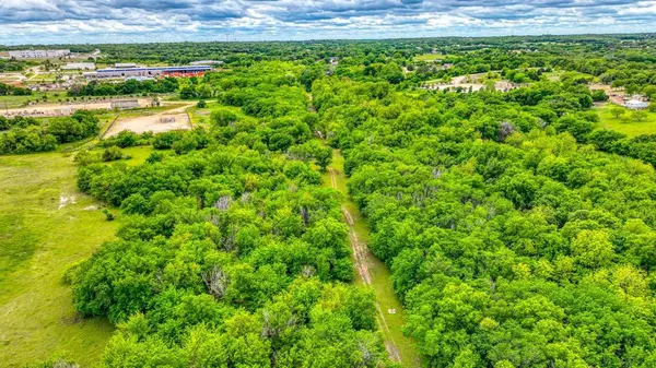 1201 S Briaroaks Road, Burleson, TX 76031