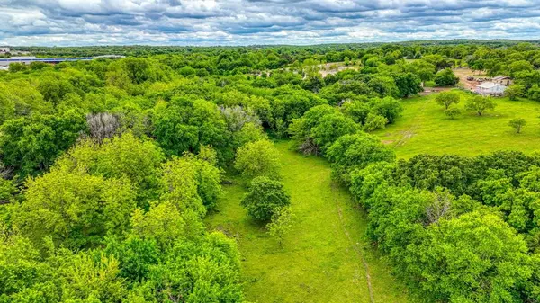 1201 S Briaroaks Road, Burleson, TX 76031