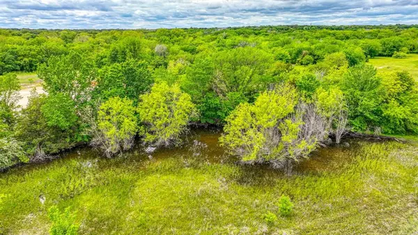 1201 S Briaroaks Road, Burleson, TX 76031