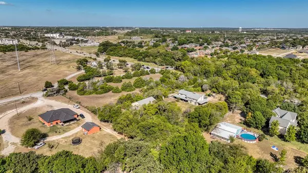 1922 W Pleasant Run Road, Desoto, TX 75115