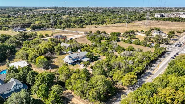 1922 W Pleasant Run Road, Desoto, TX 75115