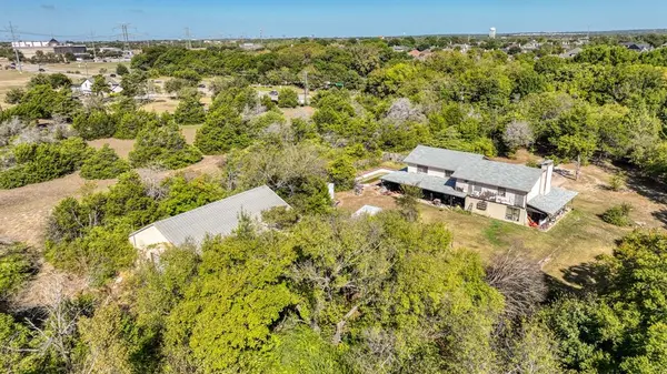1922 W Pleasant Run Road, Desoto, TX 75115