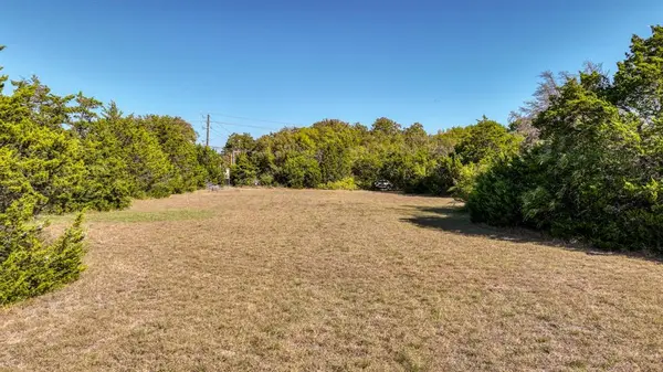 1922 W Pleasant Run Road, Desoto, TX 75115
