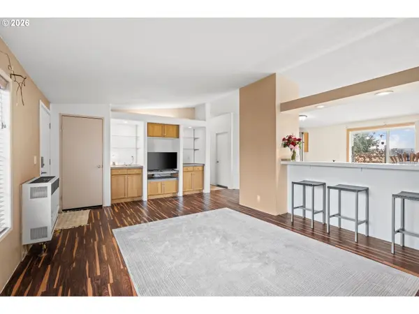 910 E COLLEGE ST, Echo, OR 97826