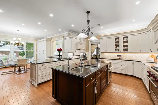 428 Glengrove AVE, Toronto C04, ON M5N 1X2