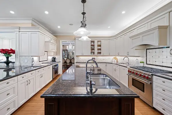 428 Glengrove AVE, Toronto C04, ON M5N 1X2