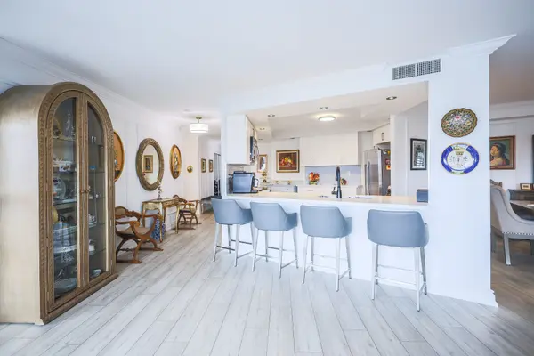 2010 Islington AVE #603, Toronto W09, ON M9P 3S8