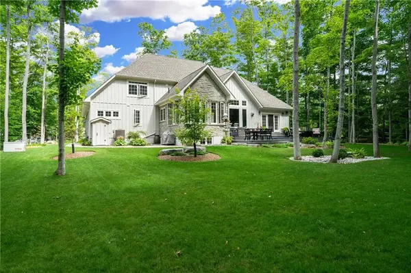 75335 Maxobel RD, Bluewater, ON N0M 1G0