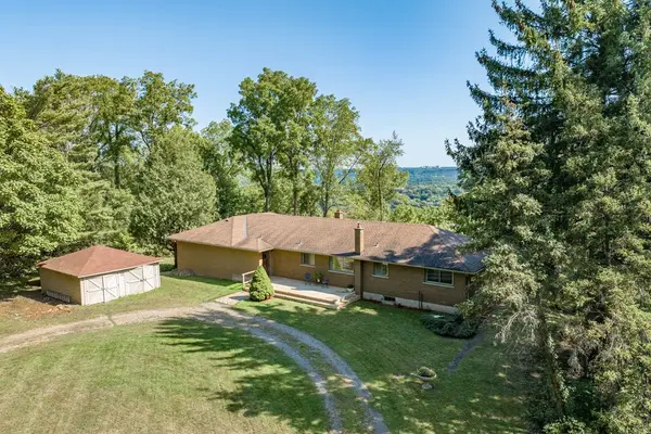 1 Springhill ST, Hamilton, ON L9H 4V2