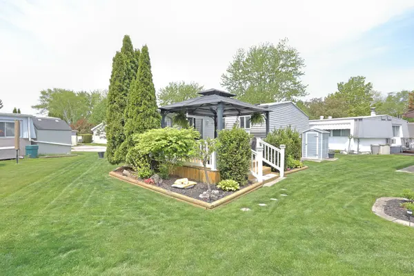 209 Biltmore DR, South Huron, ON N0M 1T0