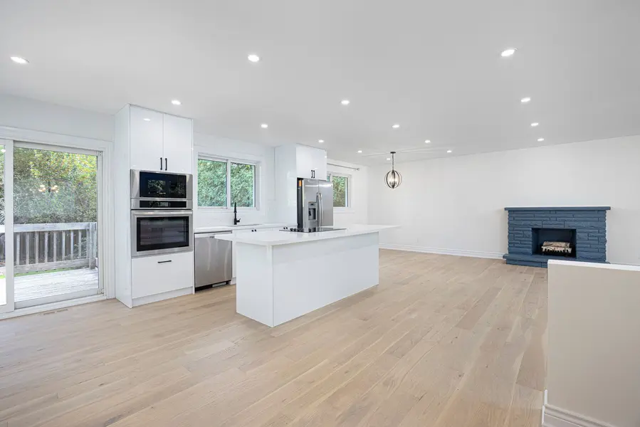 239 Walden DR, Burlington, ON L7N 2A7