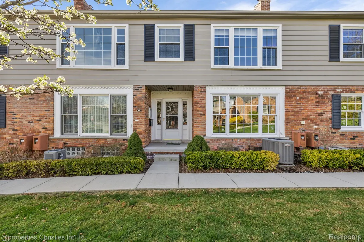 551 N Old Woodward AVE, Birmingham, MI 48009