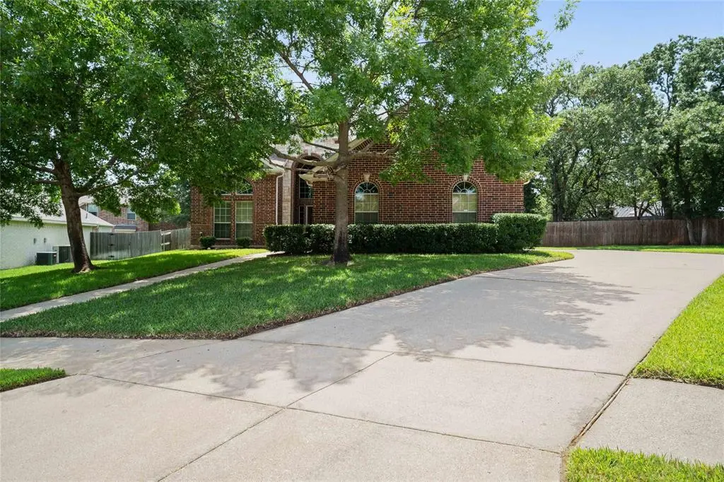 3002 Oaklawn Court, Arlington, TX 76001