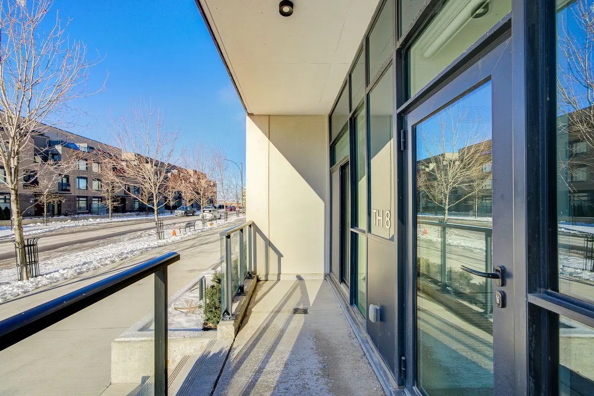 4055 Parkside Village DR #TH8, Mississauga, ON L5B 0K8