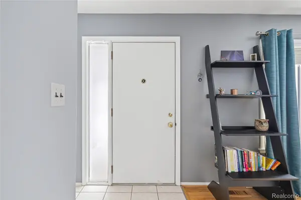 1451 Kenilworth PL, Clawson, MI 48017