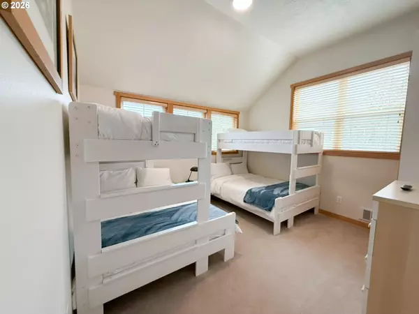 Pacific City, OR 97135,5670 BAREFOOT LN