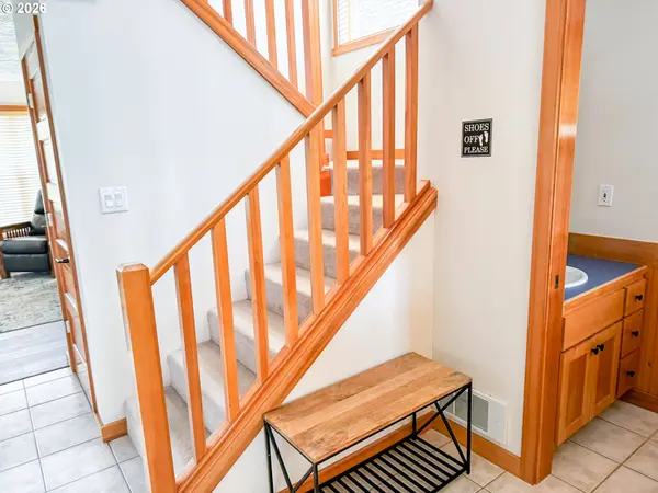 5670 BAREFOOT LN, Pacific City, OR 97135