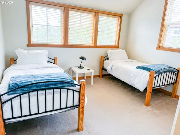 5670 BAREFOOT LN, Pacific City, OR 97135