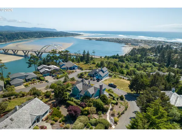 930 NW HIGHLAND DR, Waldport, OR 97394