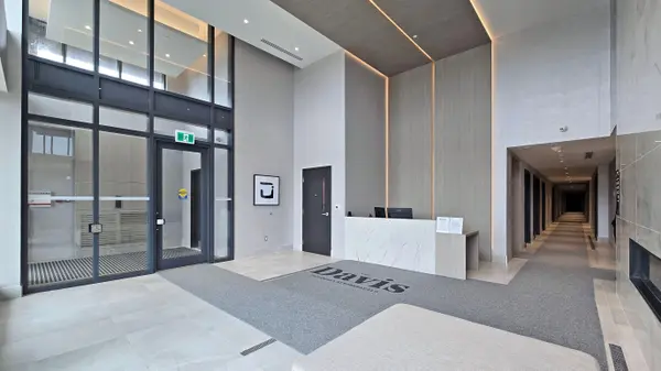 185 Deerfield RD #909, Newmarket, ON L3Y 0G7