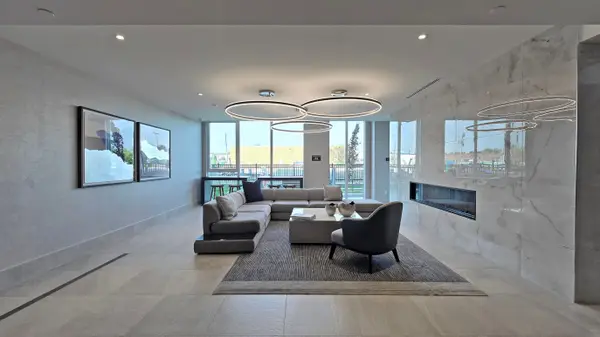 185 Deerfield RD #909, Newmarket, ON L3Y 0G7