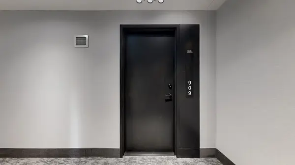 185 Deerfield RD #909, Newmarket, ON L3Y 0G7