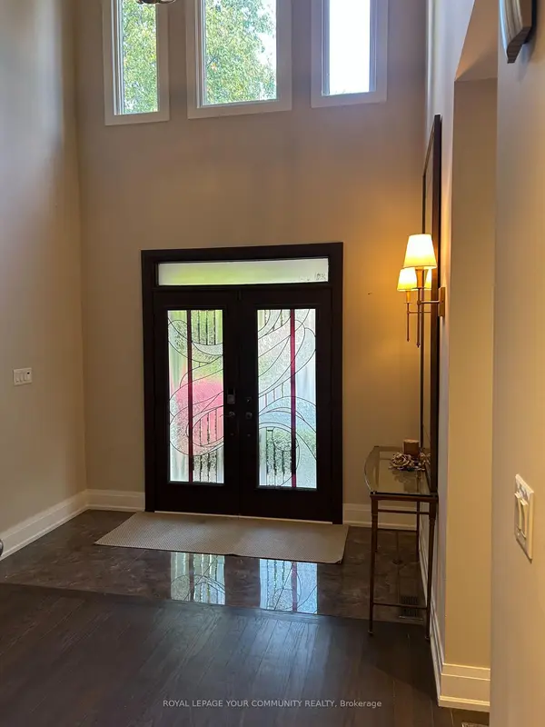 18 Theobalds CIR, Richmond Hill, ON L4C 9C7