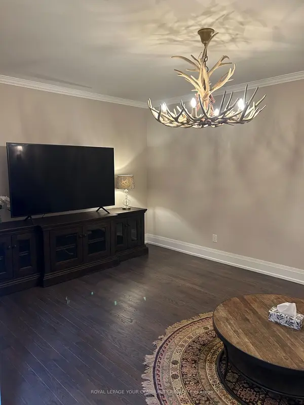 18 Theobalds CIR, Richmond Hill, ON L4C 9C7