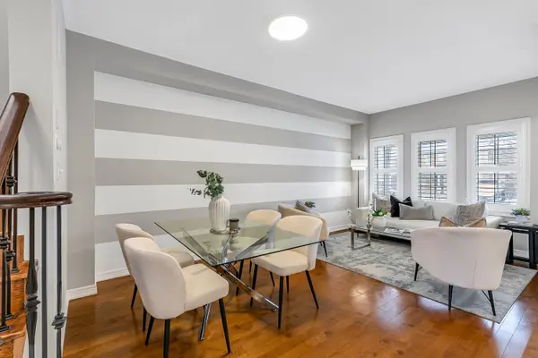 284 Bilbrough ST, Aurora, ON L4G 7X5