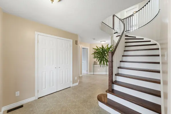 30 Ruffet DR, Barrie, ON L4N 0P1