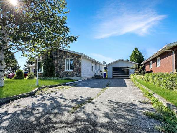 1501 West ST, Hearst, ON P0L 1N0