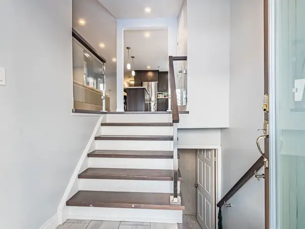 18 Ashford CT, Brampton, ON L6V 2Z1