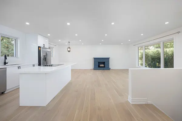 239 Walden DR, Burlington, ON L7N 2A7