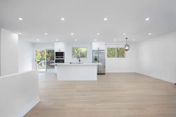 239 Walden DR, Burlington, ON L7N 2A7