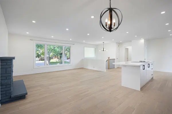 239 Walden DR, Burlington, ON L7N 2A7