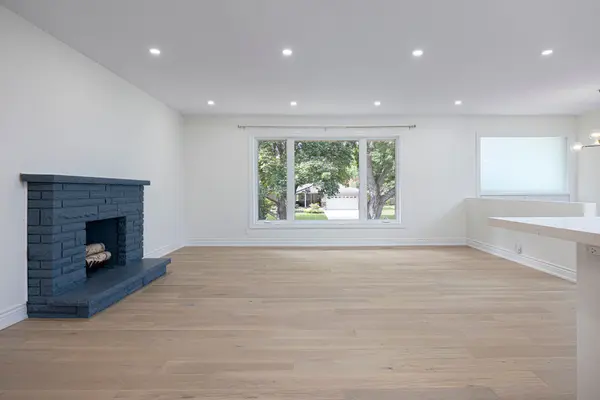 239 Walden DR, Burlington, ON L7N 2A7