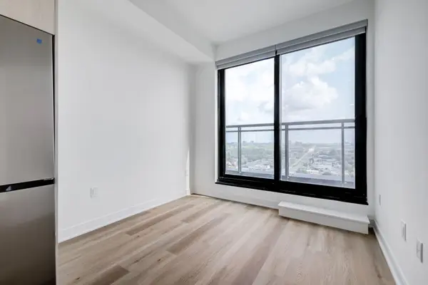 86 Dundas ST E #1705, Mississauga, ON L5A 0B1