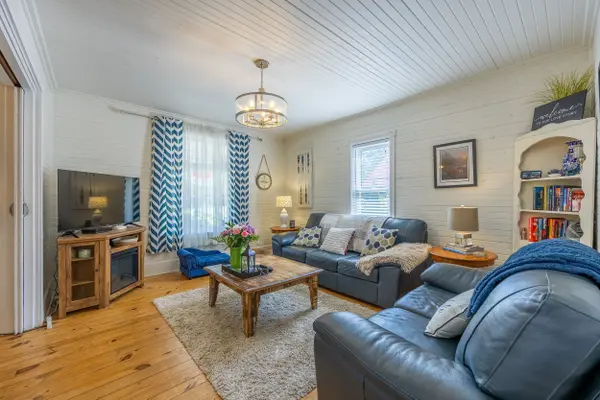 1047 Bay ST, Norfolk, ON N0E 1M0