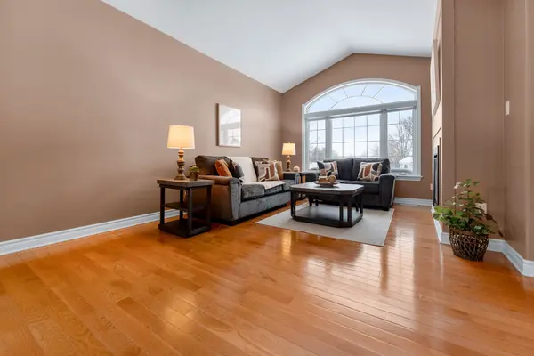 215 Arthur ST, Arnprior, ON K7S 0H6