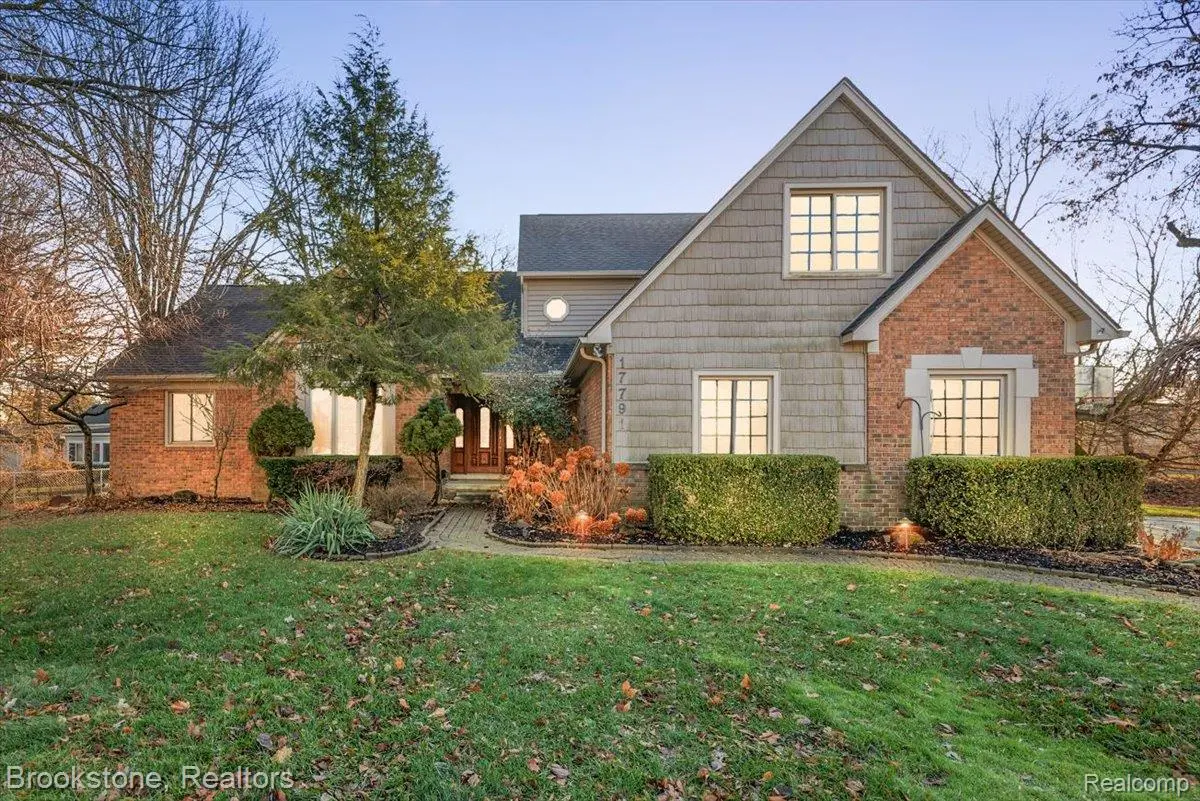 17791 Priscilla DR, Clinton Charter Township, MI 48038