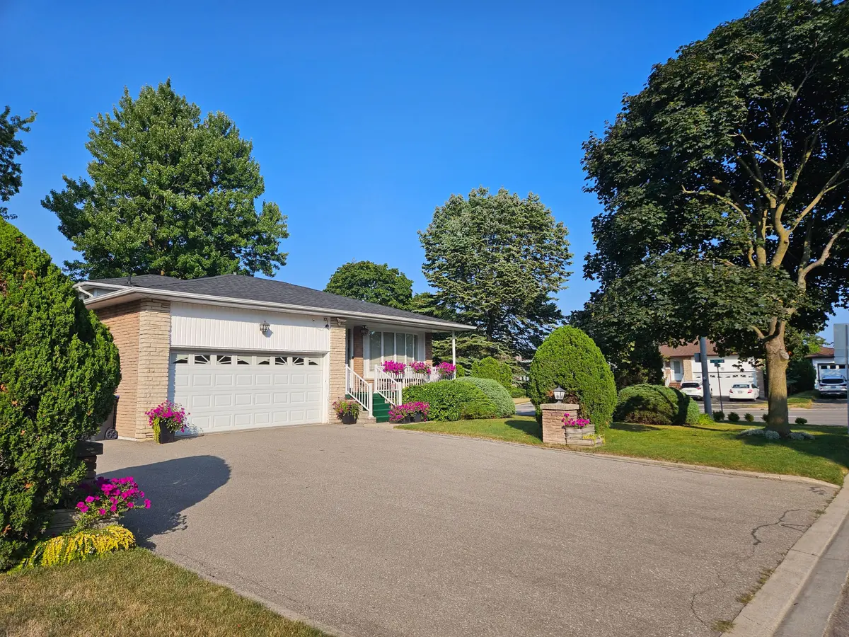 50 Trotters LN, Brampton, ON L6Y 1B6