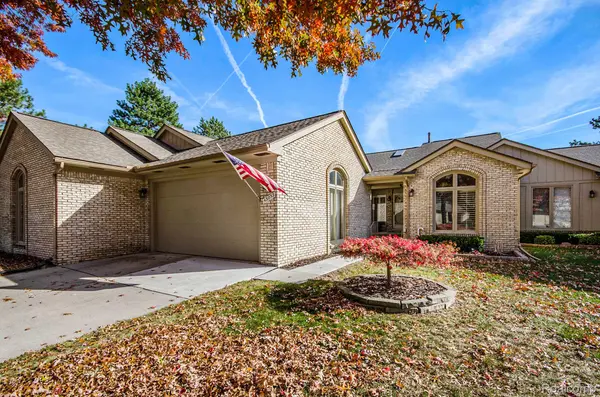 43053 W Kirkwood DR #30, Clinton Charter Township, MI 48038