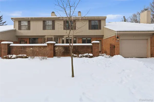 7056 Green Farm RD, West Bloomfield Charter Township, MI 48322