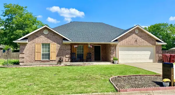 2 Broadmoor Court, Bonham, TX 75418