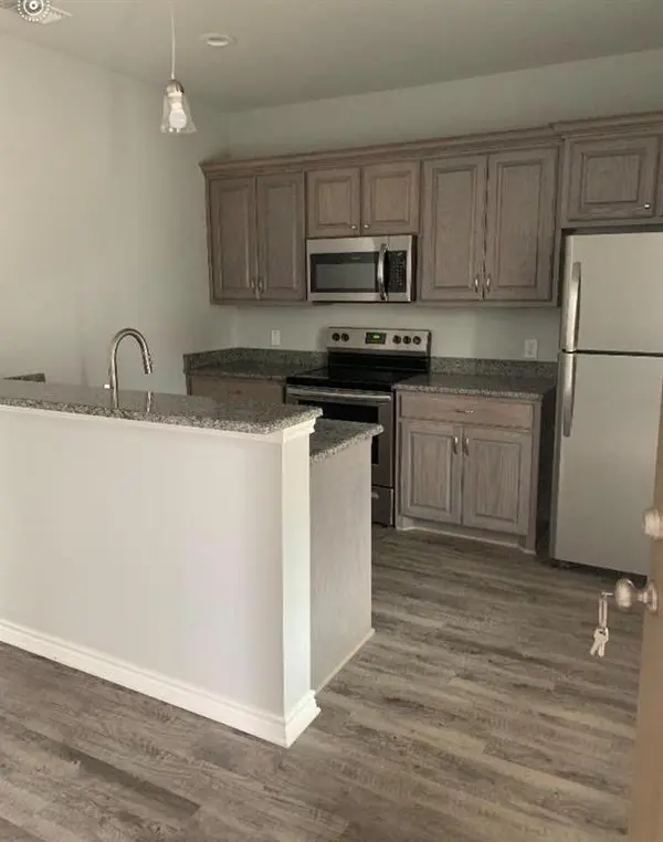 133 W Britton #206, Krum, TX 76249