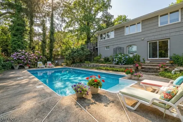 373 Upland Rd, Mountainside Boro, NJ 07092